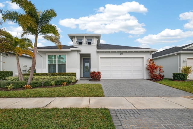 607 SE Mulberry Way, Port St. Lucie, FL 34984