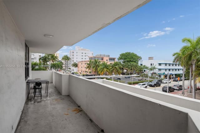 4301 Collins Avenue 202, Miami Beach, FL 33140