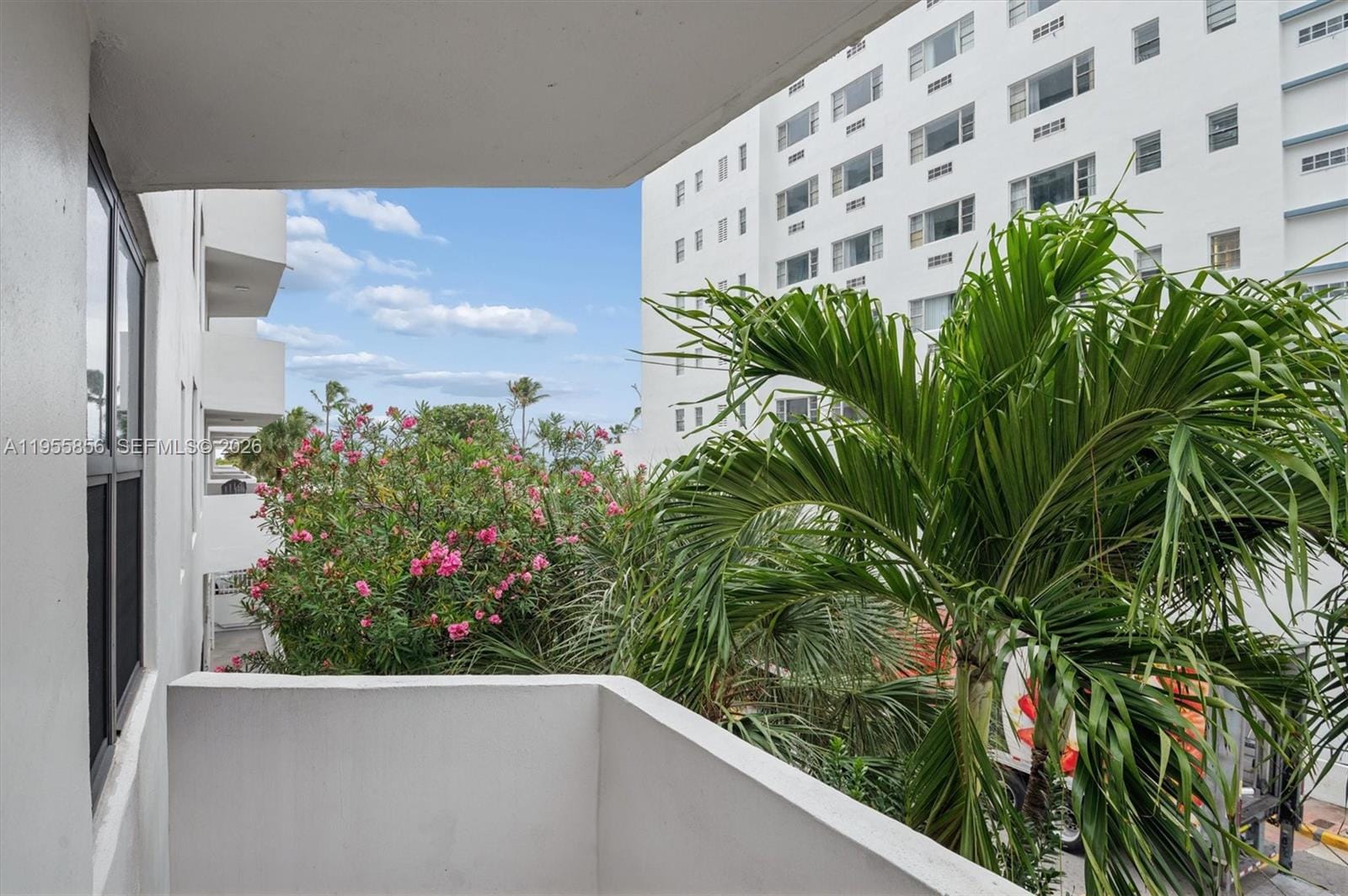 4301 Collins Avenue 202 — photo 2