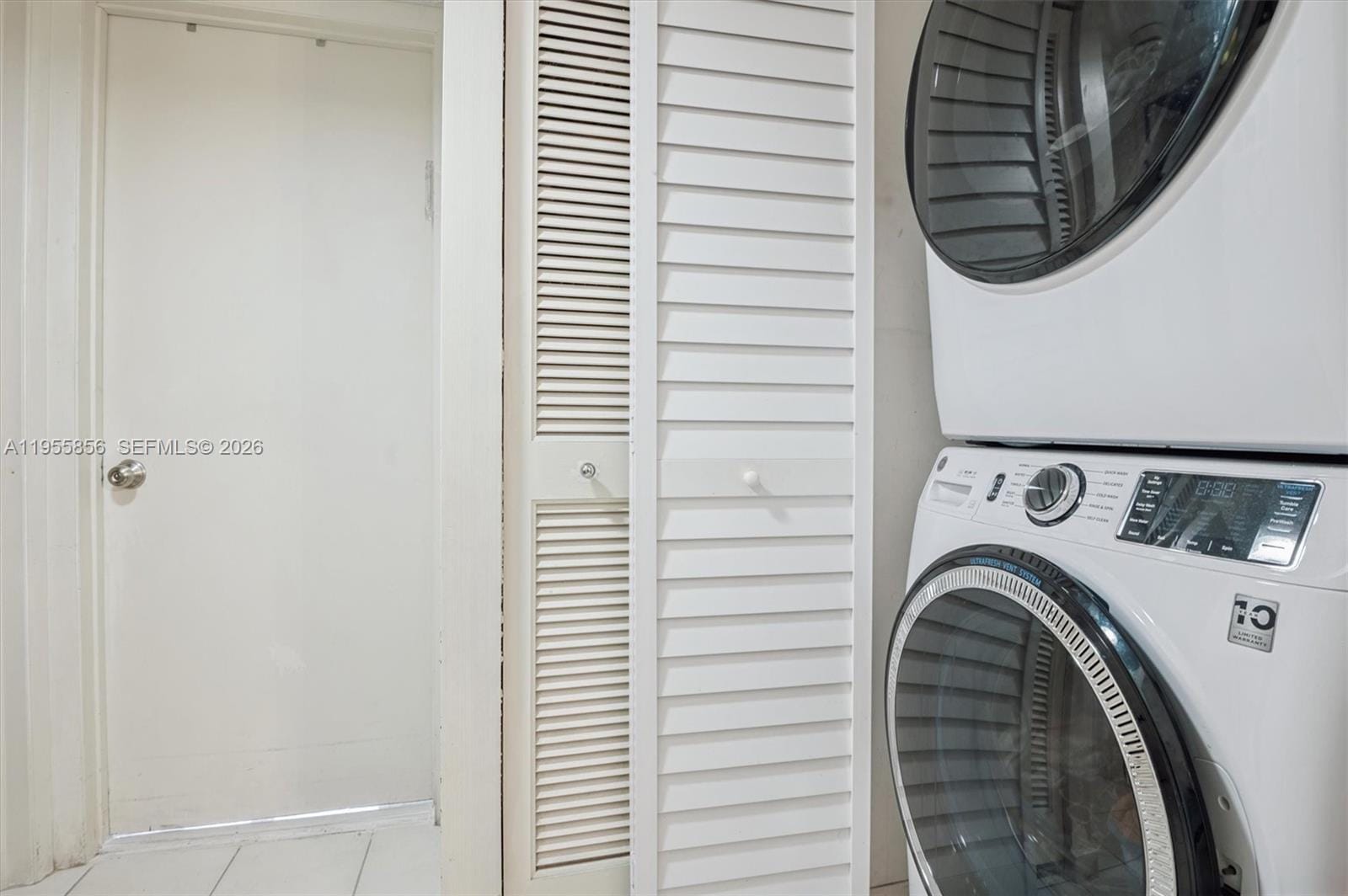 4301 Collins Avenue 202 — photo 12