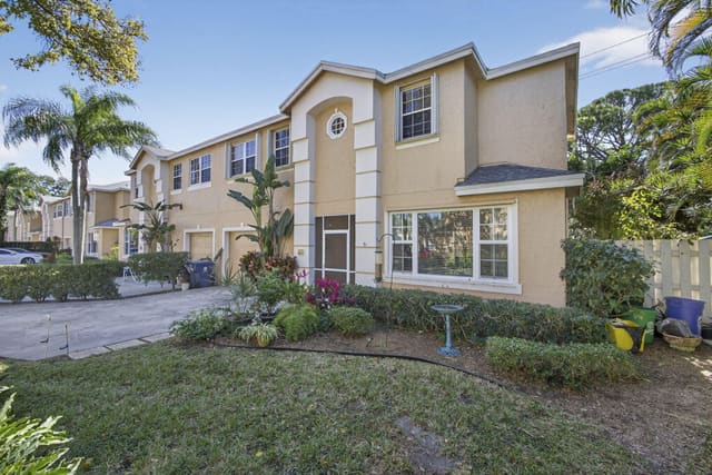 310 Laurel Oaks Way, sold in Laurel Oaks, Jupiter, FL