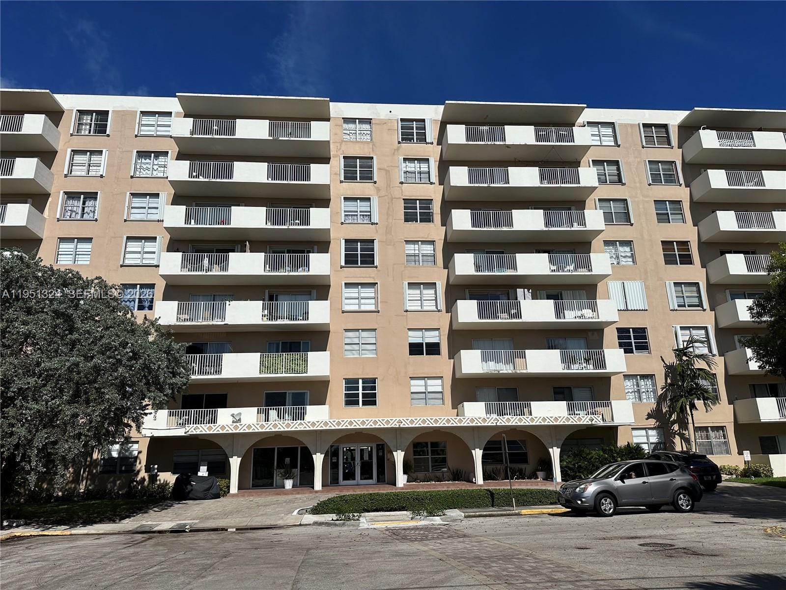 1455 N Treasure Drive 2C — photo 3