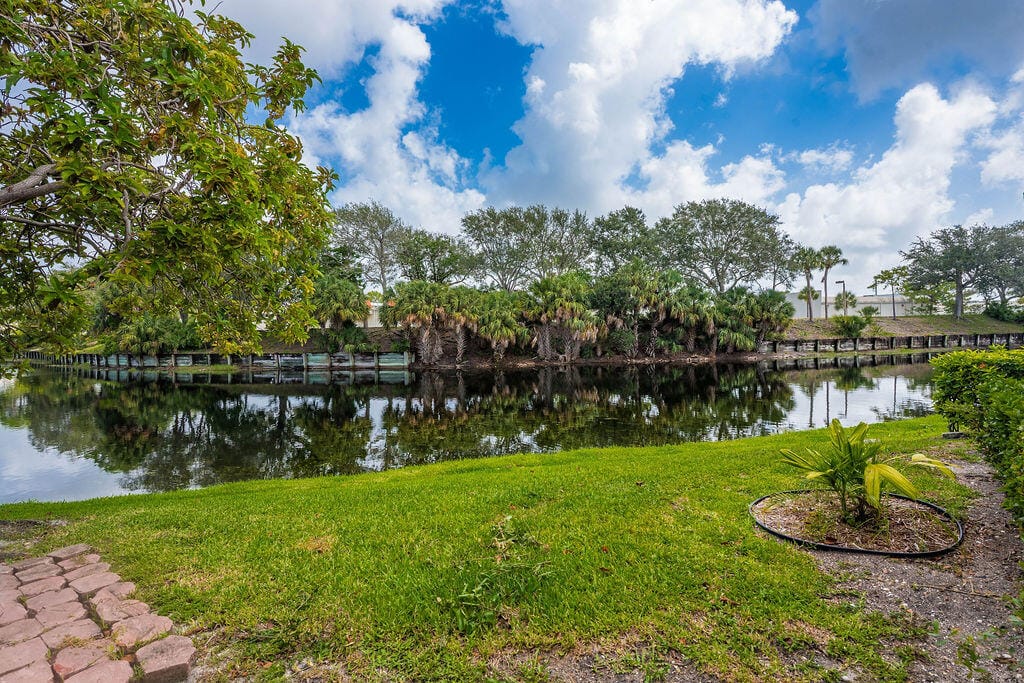 1035 Island Manor Drive, Greenacres, FL 33413 photo 15