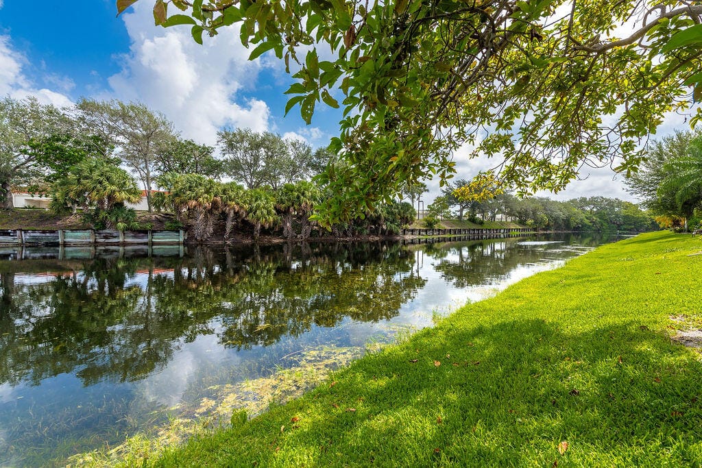 1035 Island Manor Drive, Greenacres, FL 33413 photo 17