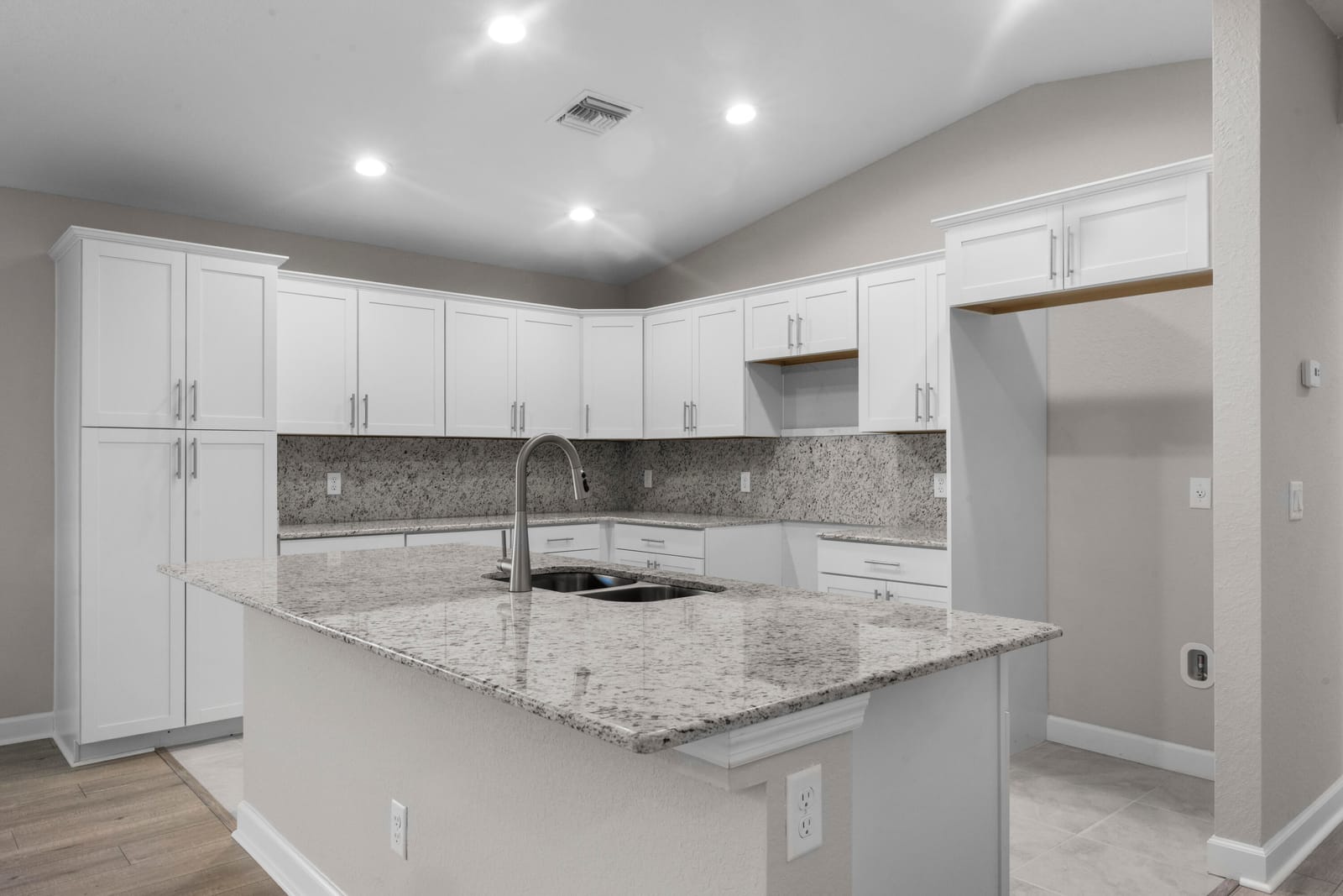 122 Mediterranean Blvd North — photo 4