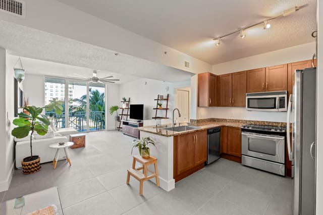 350 N Federal Highway 810, sold in Casa Costa Condo, Boynton Beach, FL