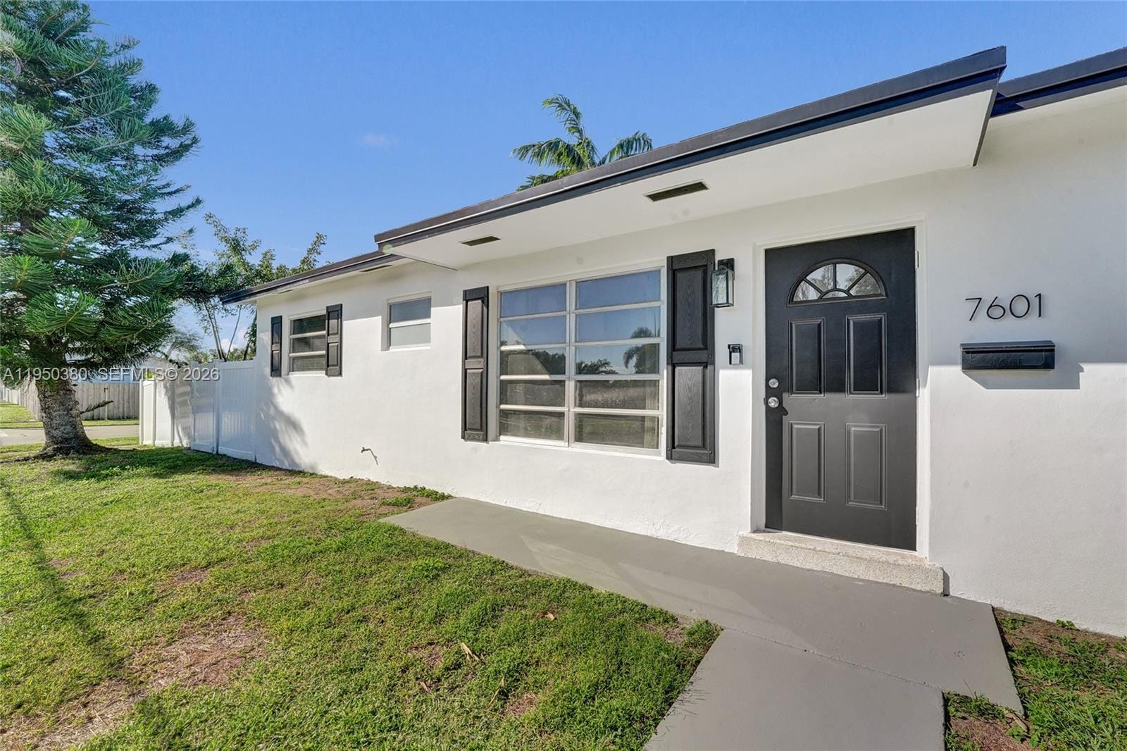 7601 Farragut Street, Hollywood, FL 33024