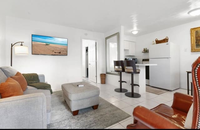 820 NE 16th Avenue 3, Fort Lauderdale, FL 33304