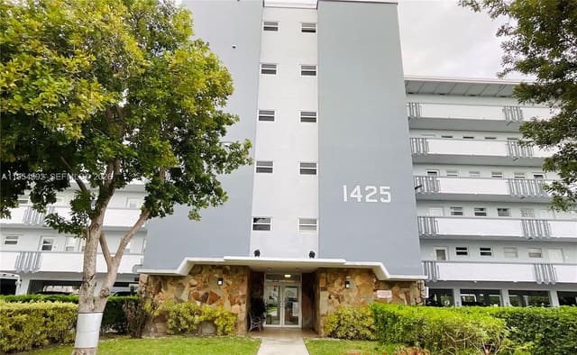 1425 Atlantic Shores Boulevard 209, Fairways Royale, Hallandale Beach, FL