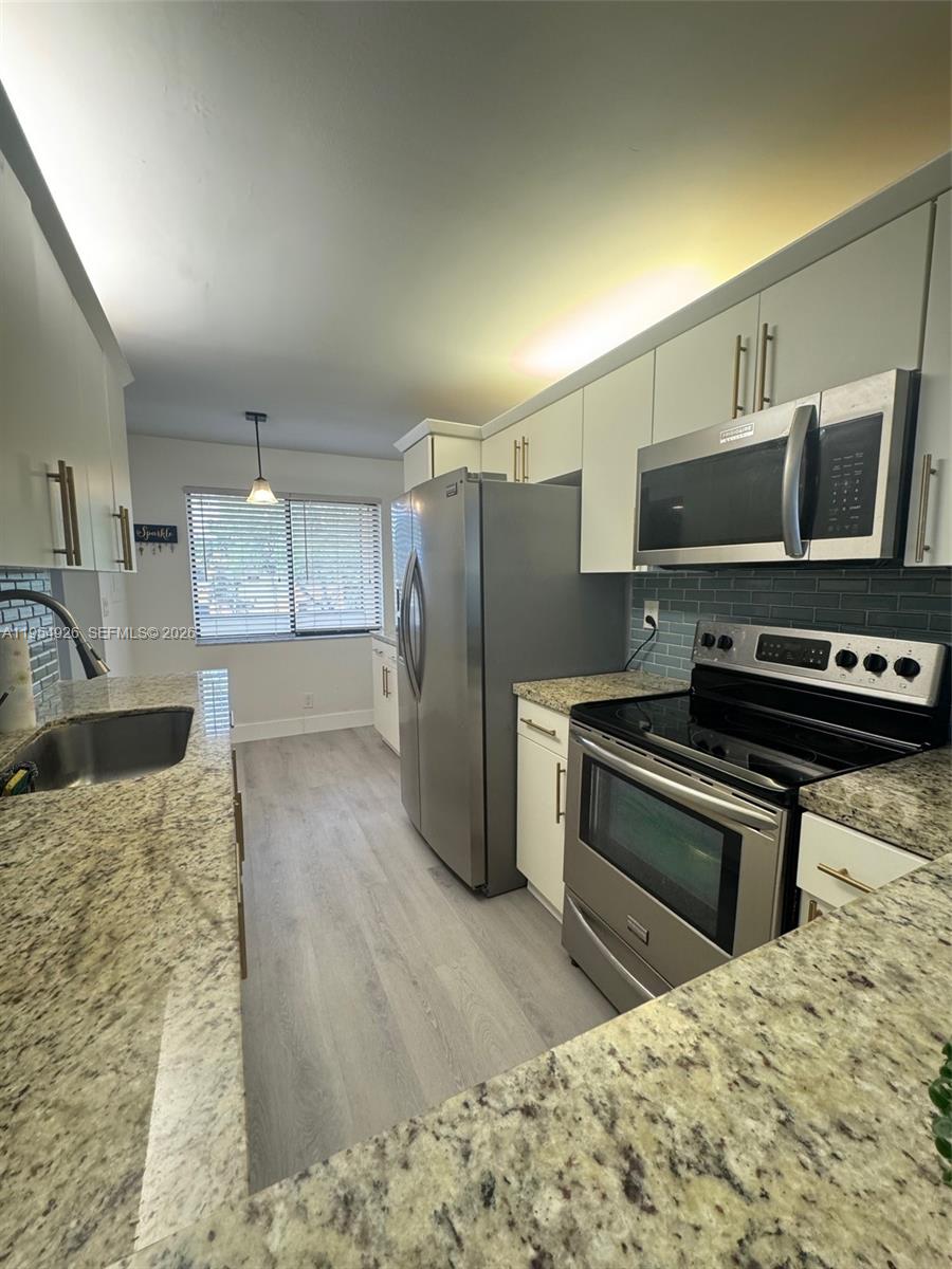 163 Lakeview Drive 204, Weston, FL 33326, Weston
