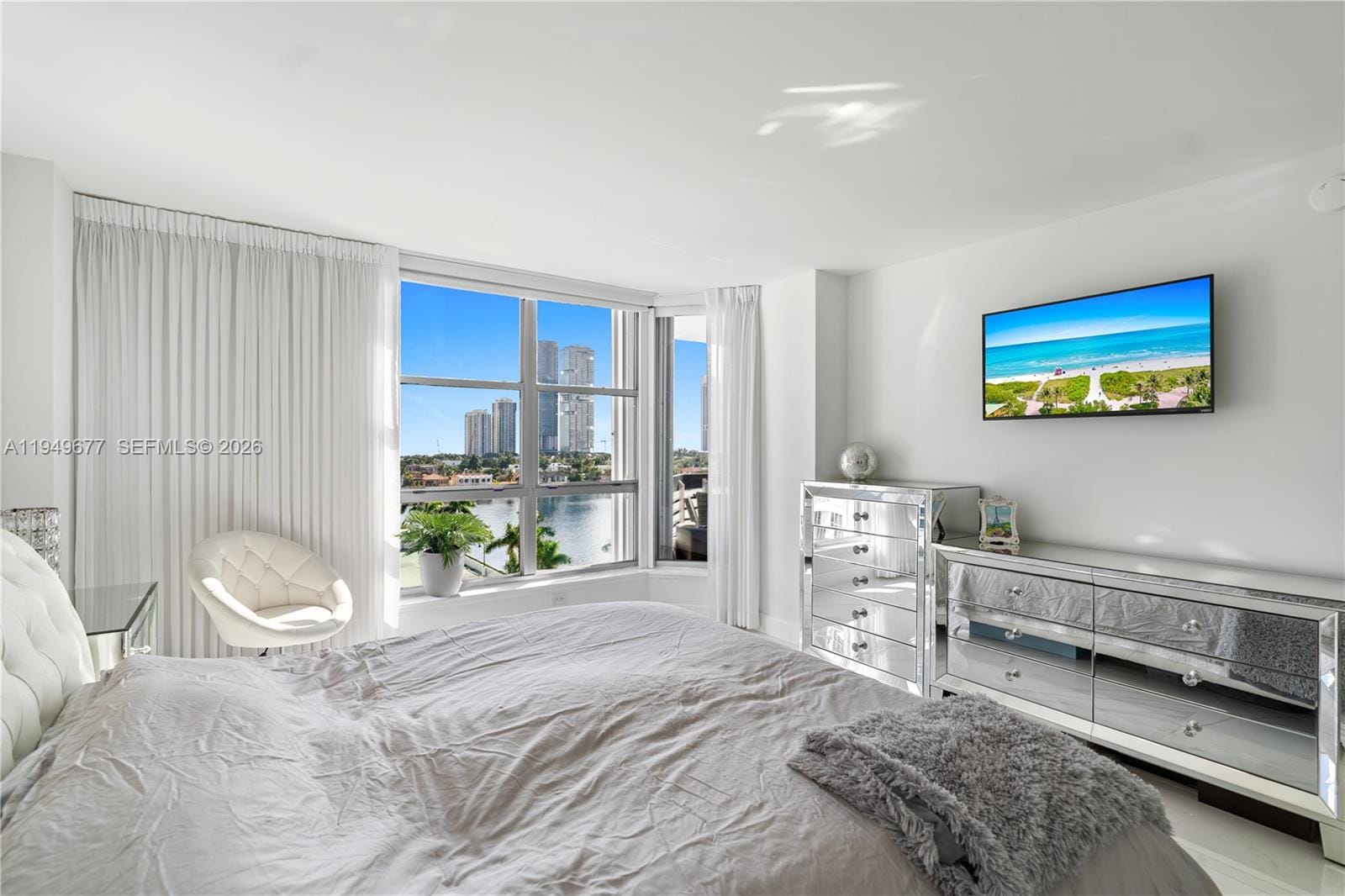 3600 Mystic Pointe Drive 1017 — photo 8