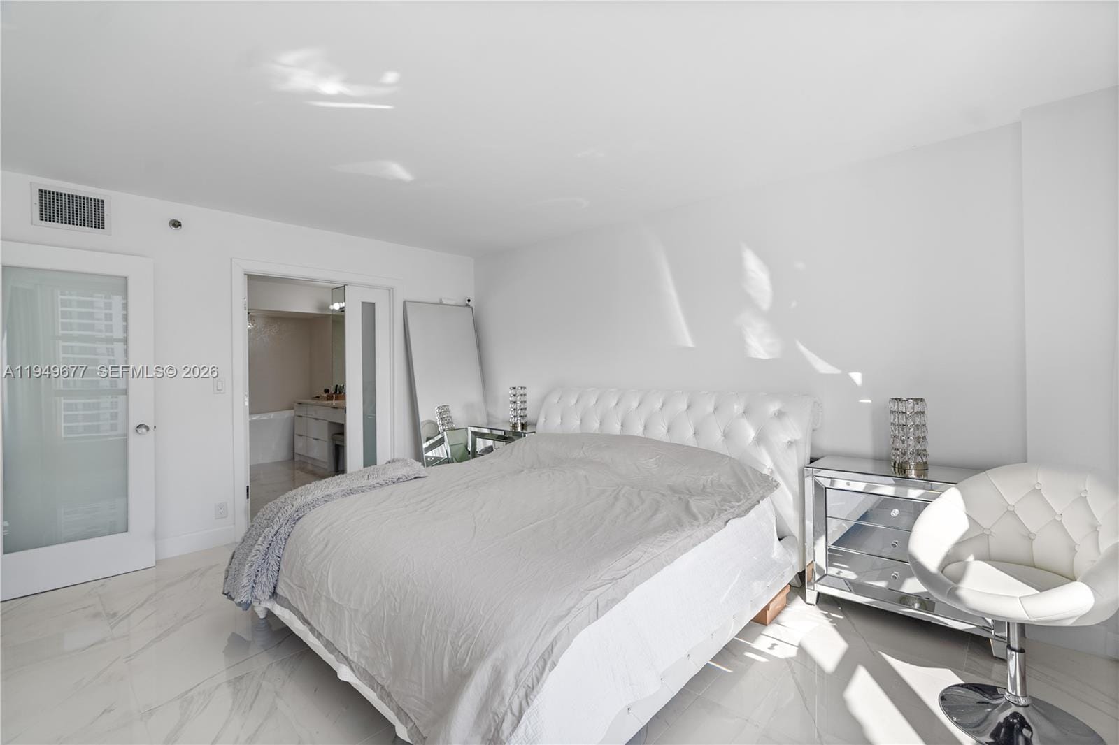 3600 Mystic Pointe Drive 1017 — photo 9