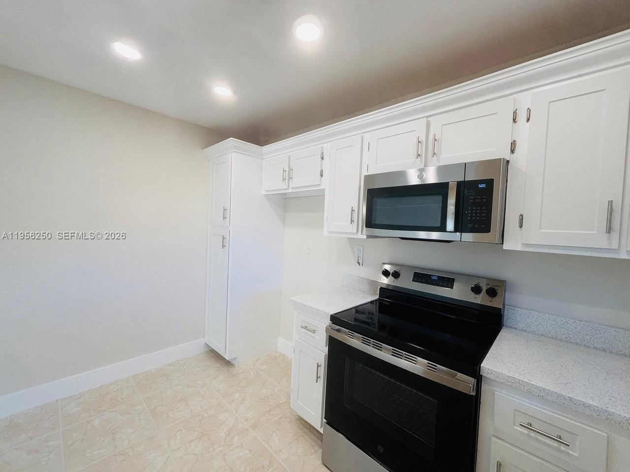 411 S Hollybrook Drive 305 — photo 4