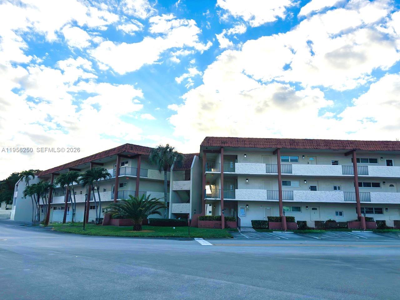 411 S Hollybrook Drive 305, Pembroke Pines, FL 33025, Pembroke Pines