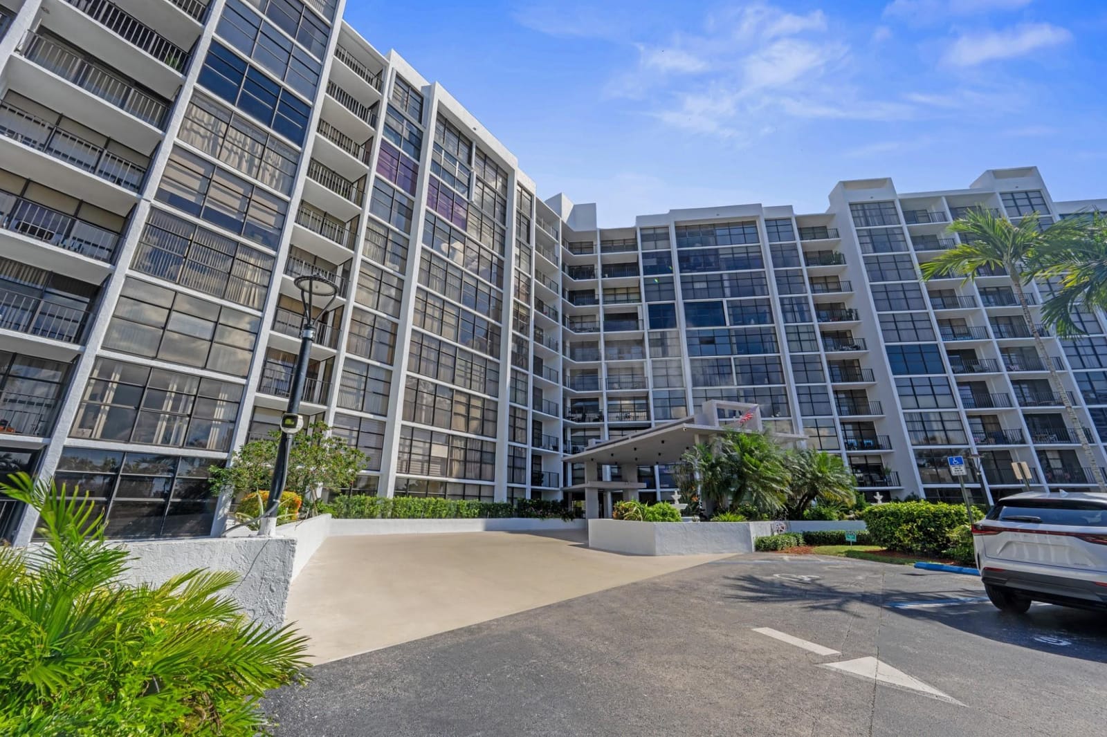 600 Parkview Drive 1111 (PH11) — photo 1