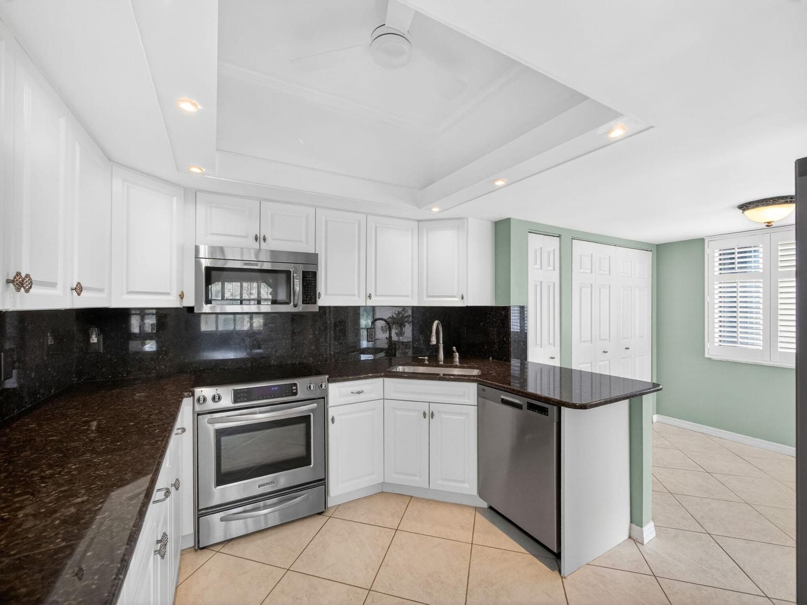 1660 Twelve Oaks Way 303 — photo 11