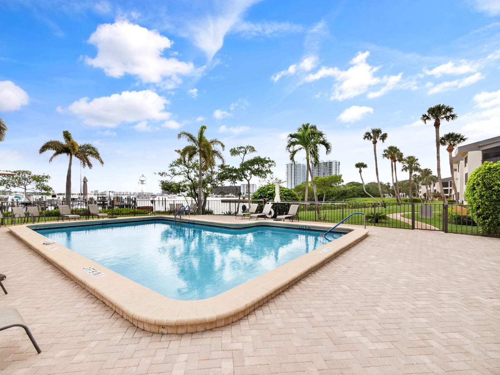 1660 Twelve Oaks Way 303, North Palm Beach, FL 33408 photo 17