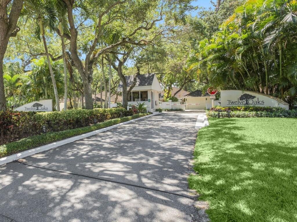 1660 Twelve Oaks Way 303, North Palm Beach, FL 33408 photo 21