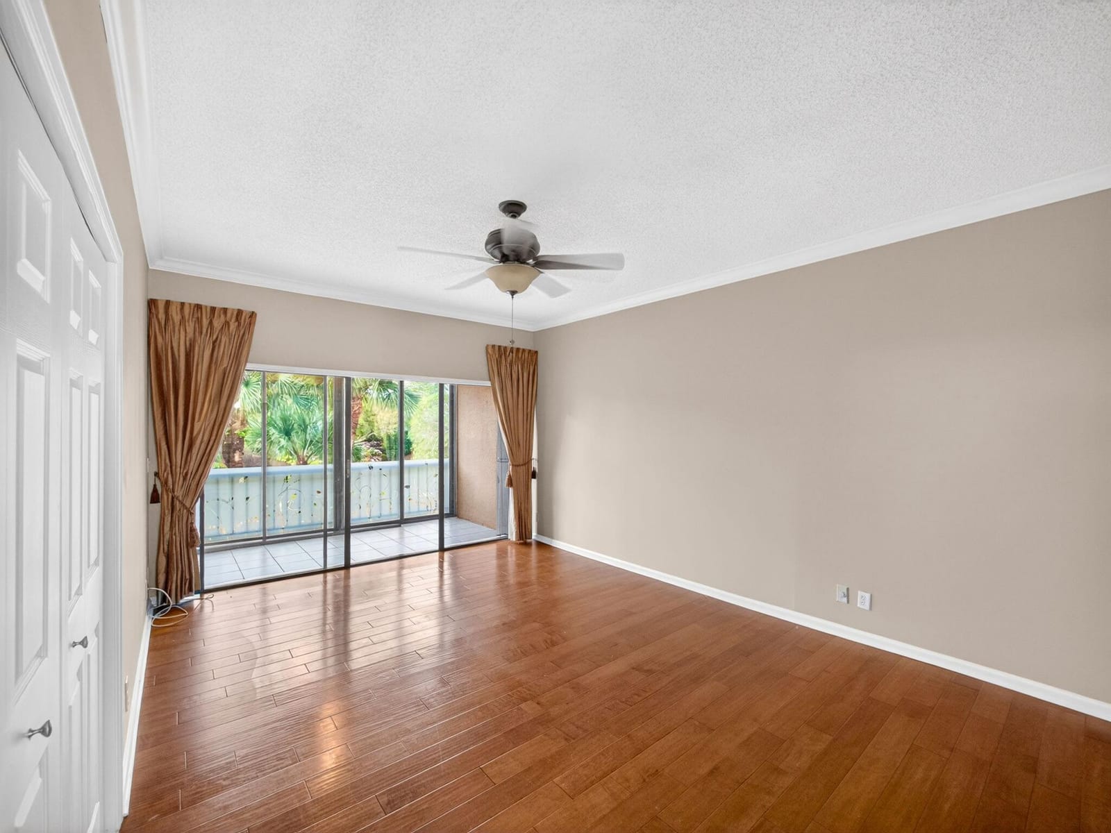 1660 Twelve Oaks Way 303 — photo 5