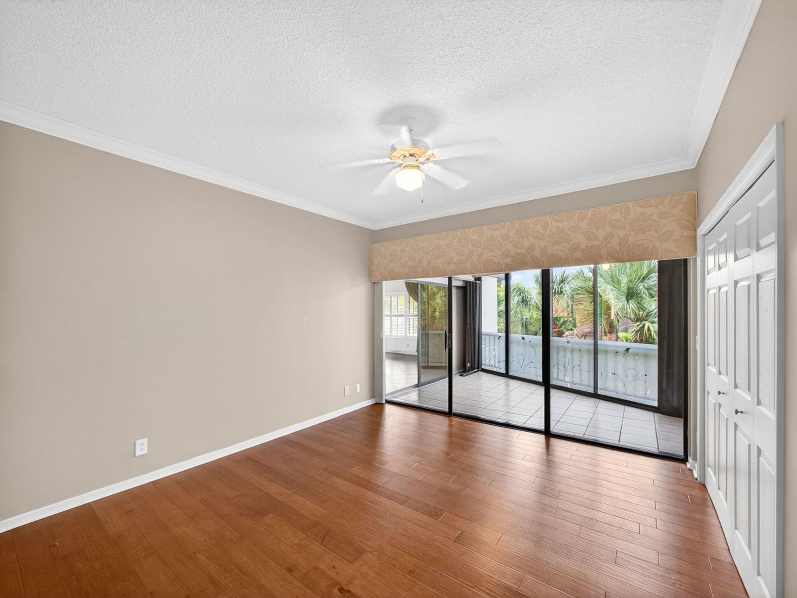 1660 Twelve Oaks Way 303 — photo 10