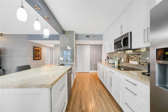 3850 Washington Street 702, sold in Hillcrest East No 27 Cond, Hollywood, FL