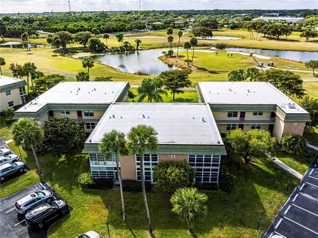 22 Vista Gardens Trail 103, sold in Vista Gardens F/K/A Vista Royale Gardens, Vero Beach, FL