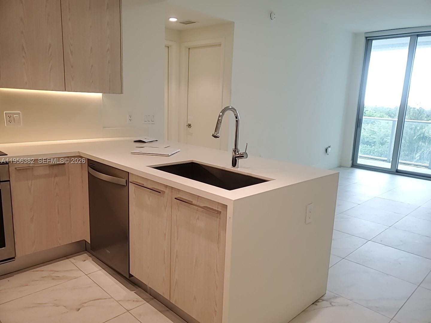 2000 Metropica Way 412 — photo 4