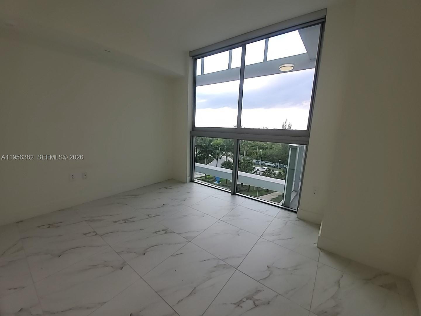 2000 Metropica Way 412 — photo 5