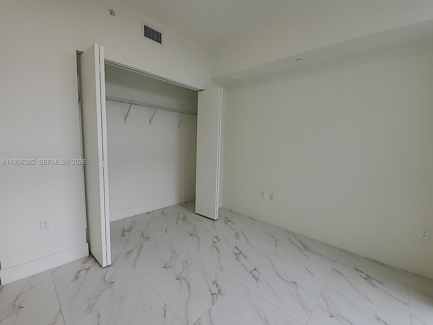 2000 Metropica Way 412 — photo 7