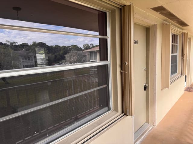 12 Lake Vista Trail 203, sold in Vista St Lucie Buildings 9 Thru 20, Port St Lucie, FL