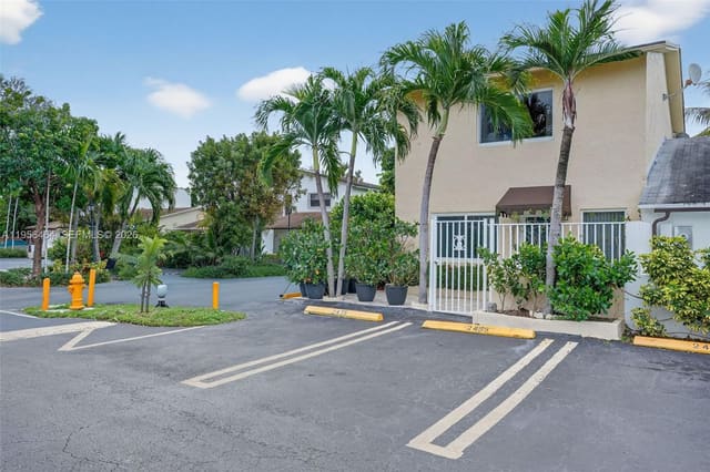 2455 SW 11th Street 7-A, Twin Homes Village Ii Con, Miami, FL