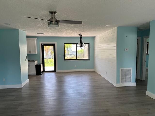 907 SE Lake Street — photo 2