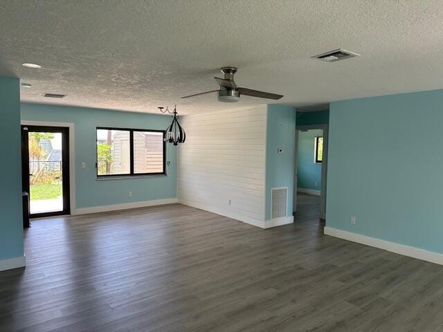 907 SE Lake Street — photo 3