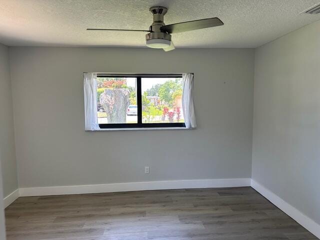 907 SE Lake Street — photo 8