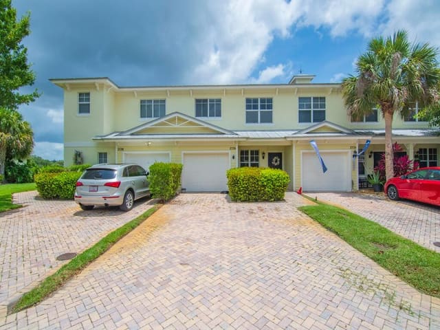 2536 Creekside Drive, sold in River Oaks, Fort Pierce, FL