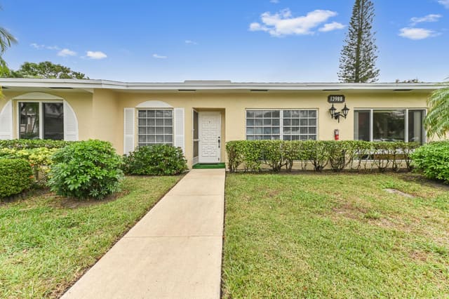 13988 Via Flora B, sold in Palm Greens, Delray Beach, FL