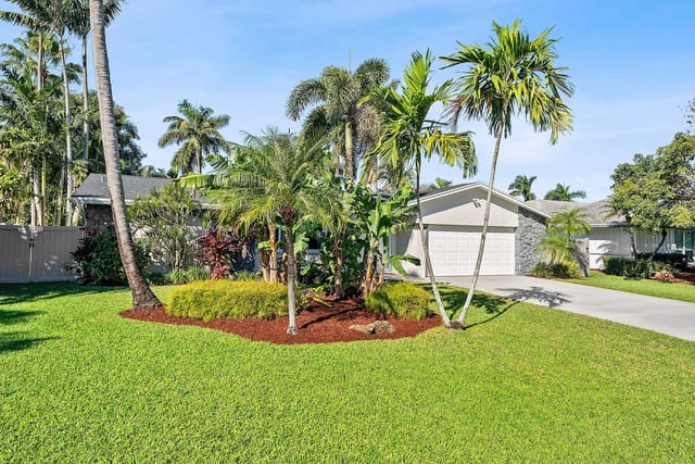 6885 Tradewind Way, sold in Island Estates, Lake Worth, FL