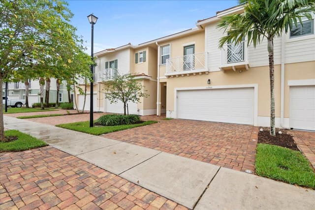 11944 Cypress Key Way, sold in Park Central At Cypress Key, Royal Palm Beach, FL