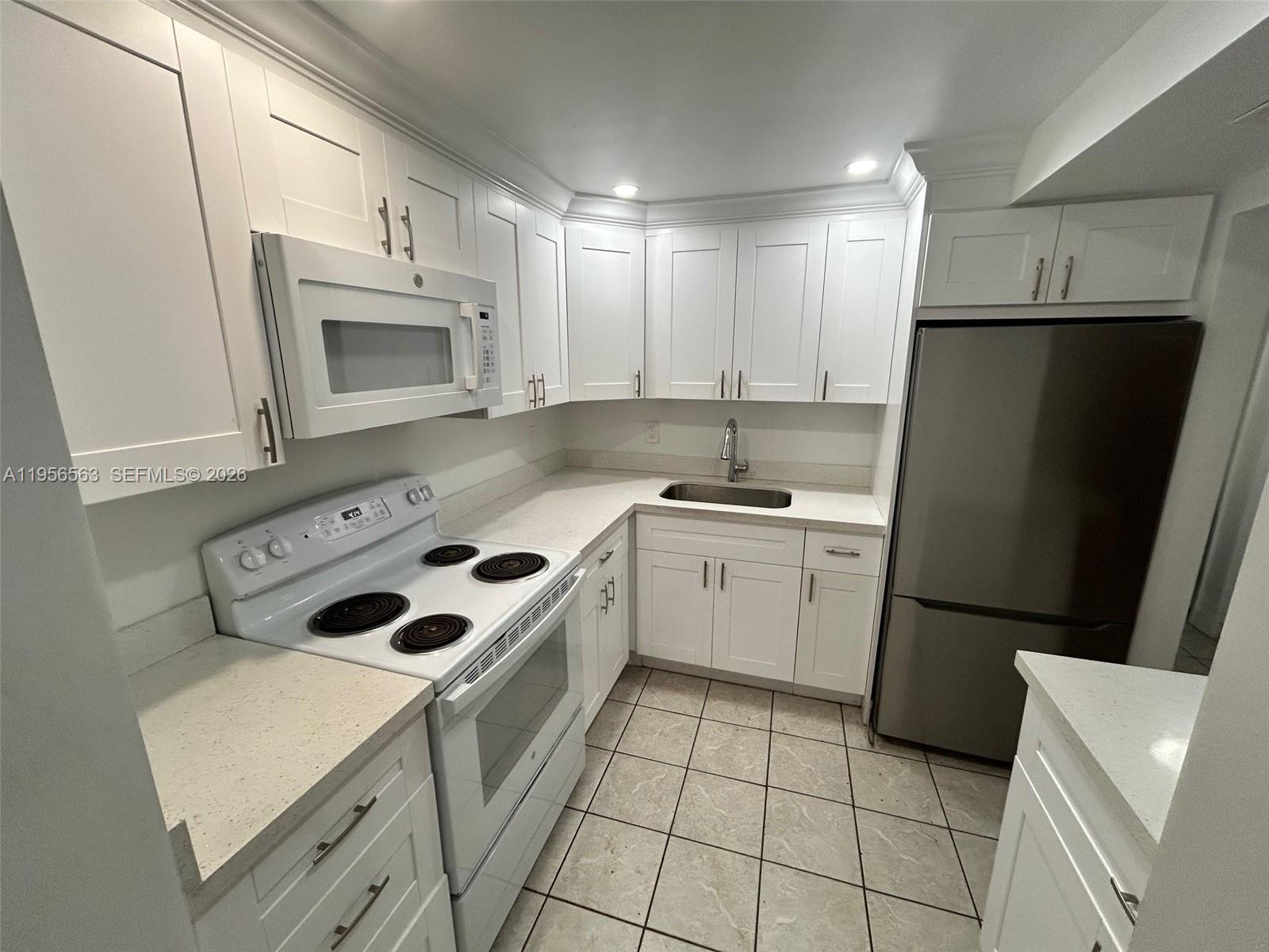 815 SW 30th Street J — photo 4