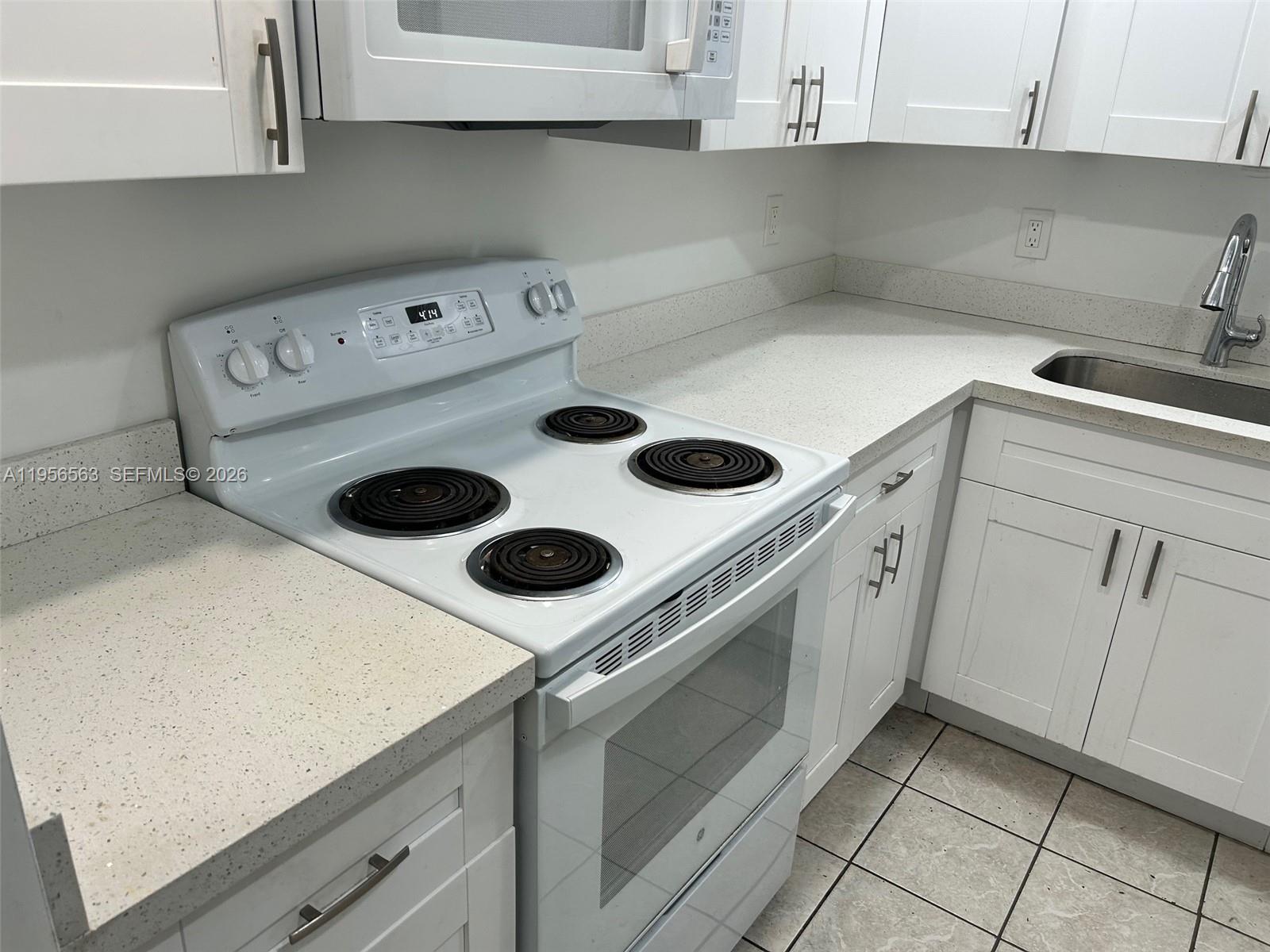 815 SW 30th Street J — photo 5