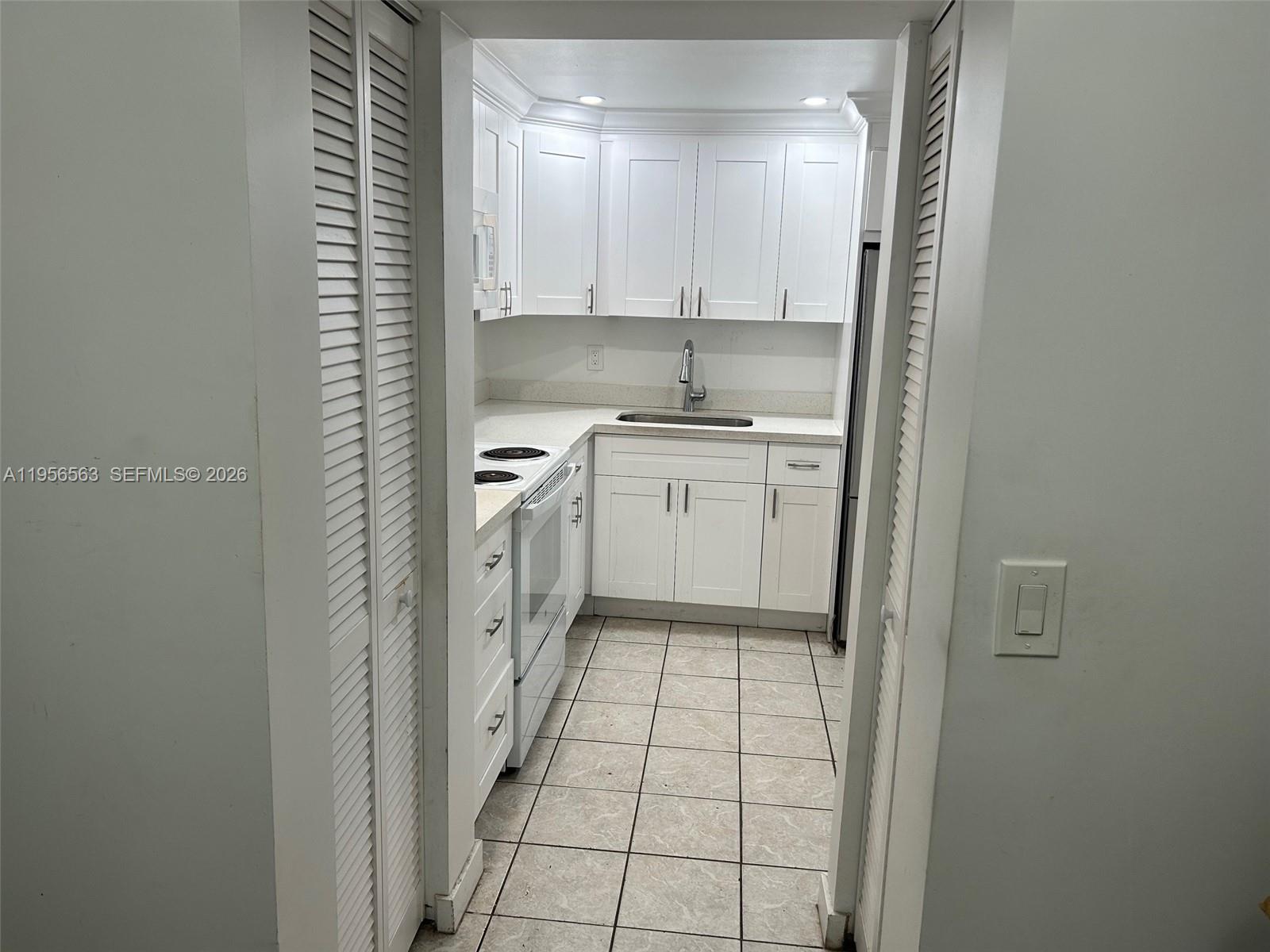815 SW 30th Street J — photo 7