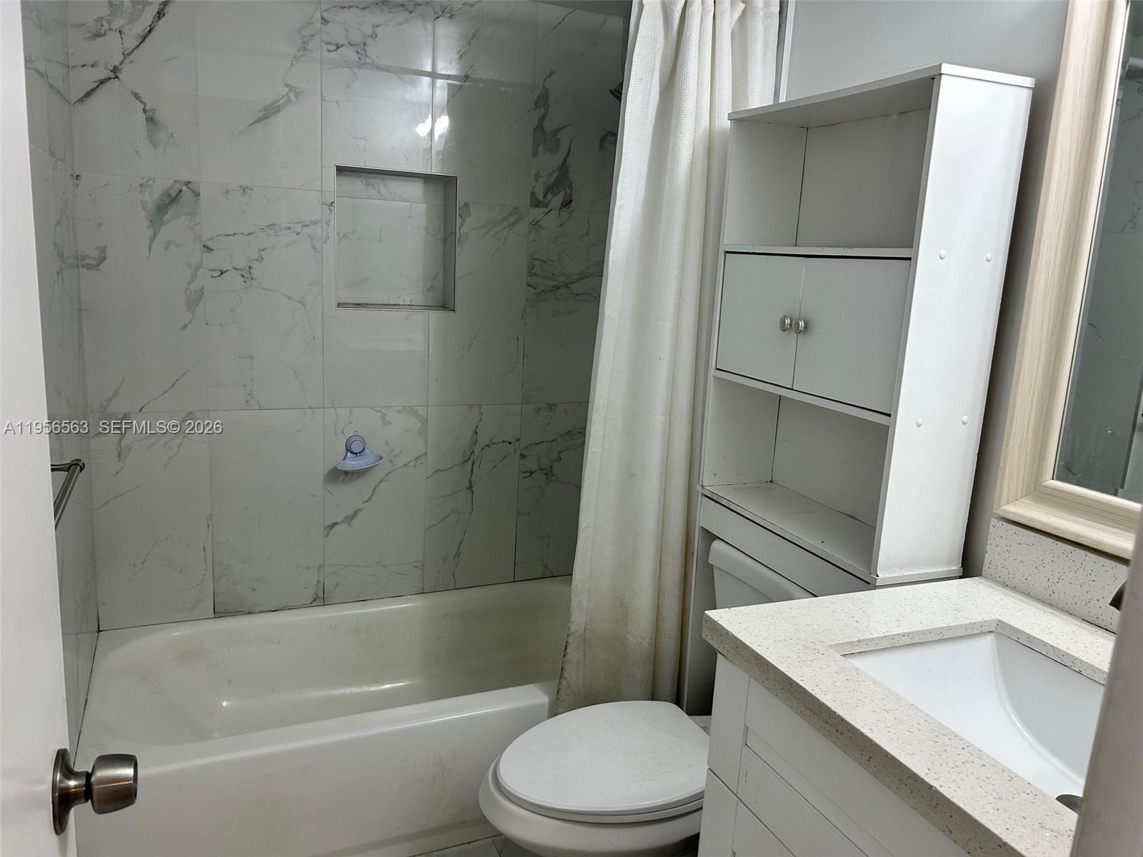 815 SW 30th Street J — photo 9