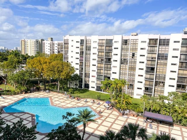 16919 N Bay Road 706, Sunny Isles Beach, FL 33160