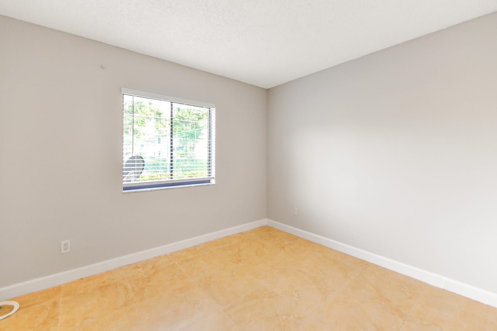 6053 10th 140 Avenue N 140 — photo 12