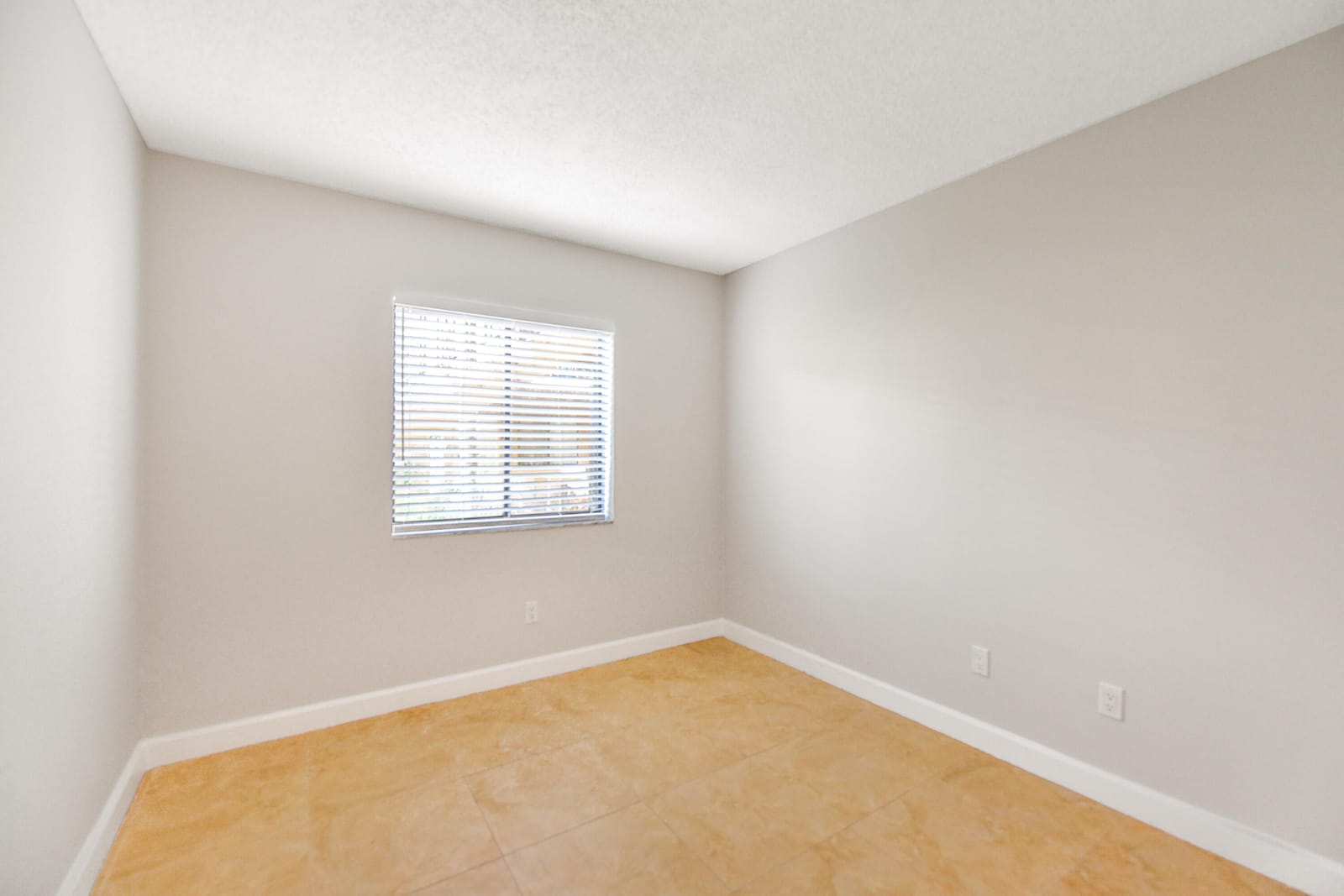 6053 10th 140 Avenue N 140 — photo 10