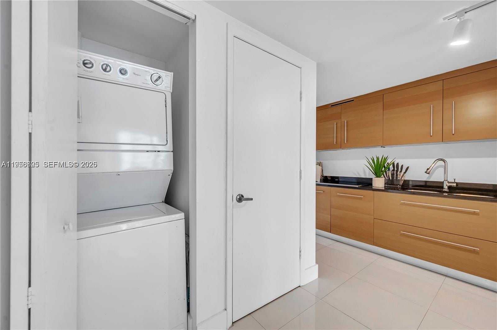485 Brickell Avenue 1711, Miami, FL 33131 photo 13