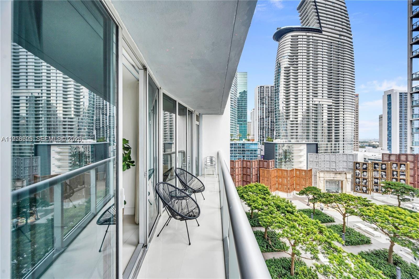 485 Brickell Avenue 1711 — photo 4