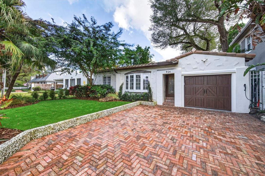 924 SE 6th Street, Fort Lauderdale, FL 33301