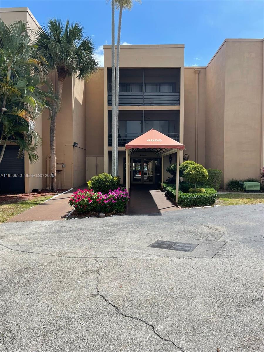 4000 N Hills Drive 32, Hollywood, FL 33021, Hollywood