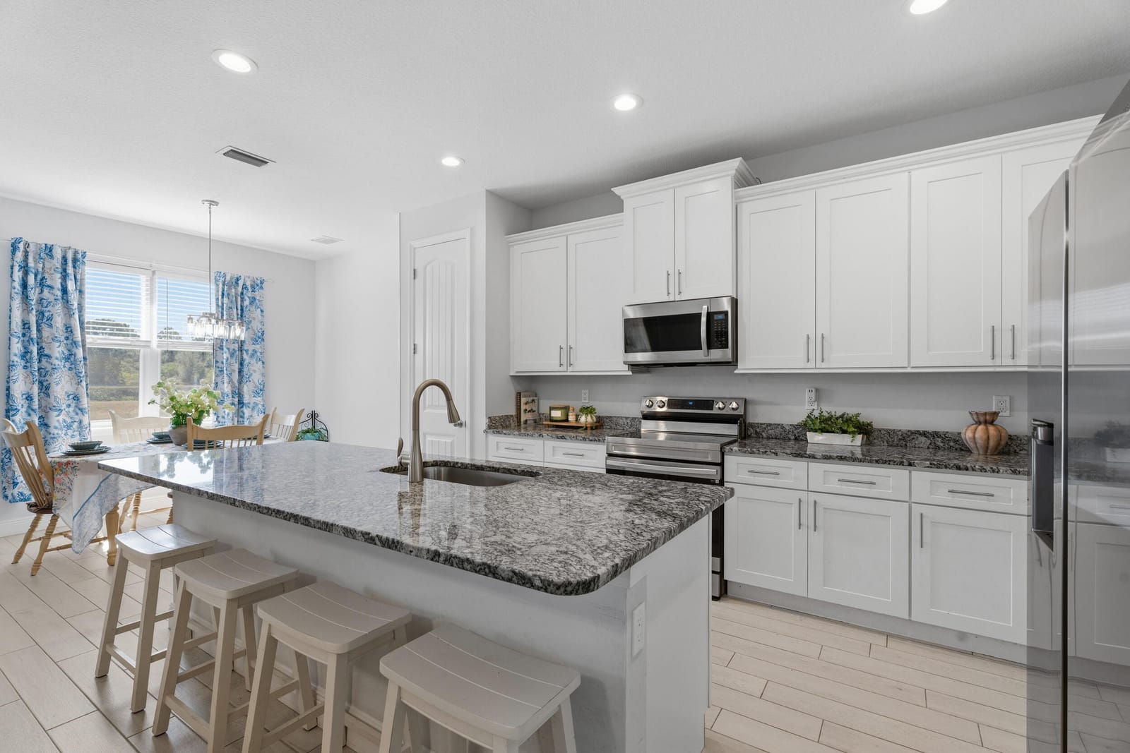 1568 SW Abacus Avenue — photo 2